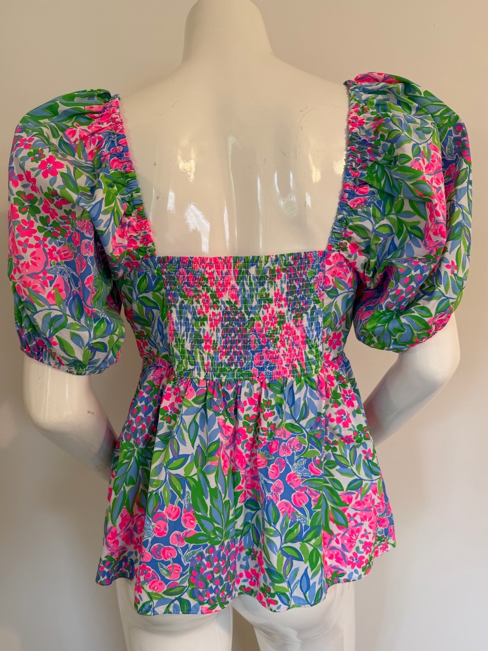 Lilly Pulitzer Kay A cherry on Top Print
Puff sleeve Top size 8 - Picture 6 of 9
